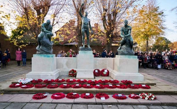 Watford&#039;s Remembrance Service at Peace War Memorial